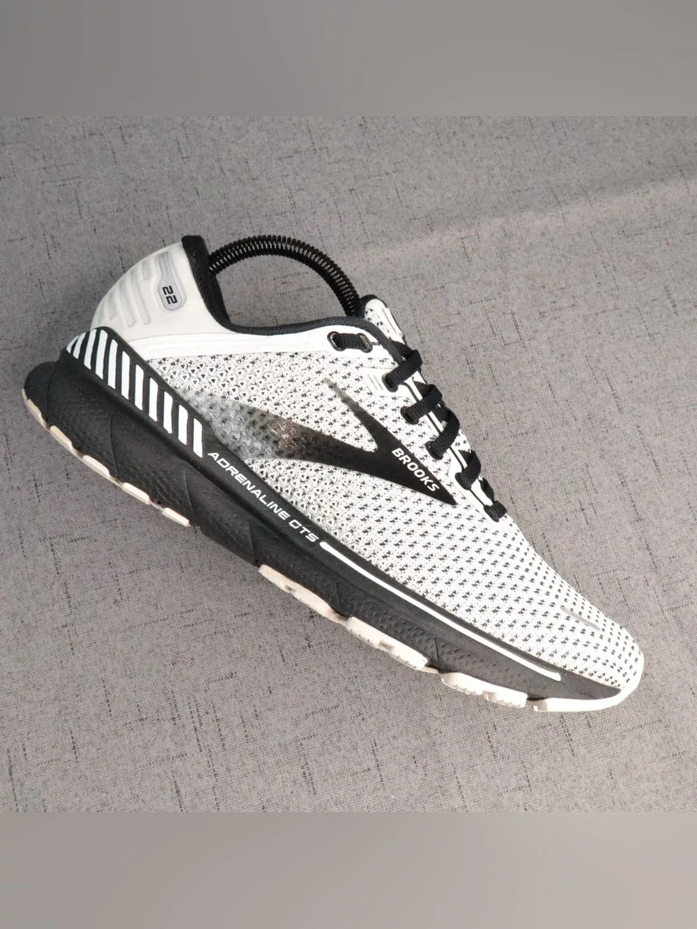 Brooks Adrenaline GTS 22 Running Shoes Women's Size 8.5 White Black Athletic